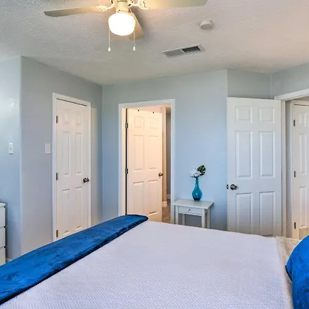 Gorgeous Oceanfront Gem On Seawall Boulevard!